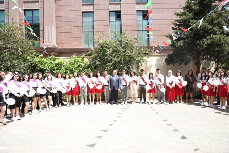 BDU-nun nəzdində “Gənc istedadlar” liseyində “Son zəng”