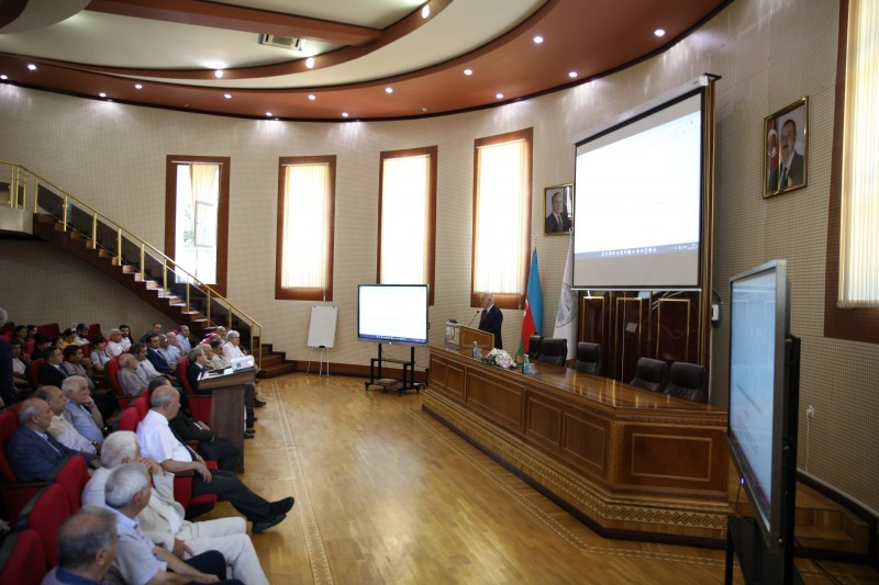 Türkiyə Respublikasının Uşak Universitetinin rektoru, professor Ekrem Savaş “Bəzi yeni ardıcıllıqlar fəzası” mövzusunda məruzə edib.