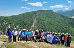 BDU-nun inzibati heyətinin və tələbələrinin bir qrupu Şuşada