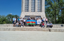 BDU-nun inzibati heyətinin və tələbələrinin bir qrupu Şuşada