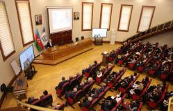 Bilkent Universitetinin professorunun mühazirəsi