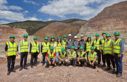 Geologiya fakültəsinin bir qrup profesor-müəllim və tələbə heyətinin "AzerGold" QSC-nin Çovdar Filiz Emalı Sahəsinə tanıtım-təcrübə səyahəti həyata keçirilib