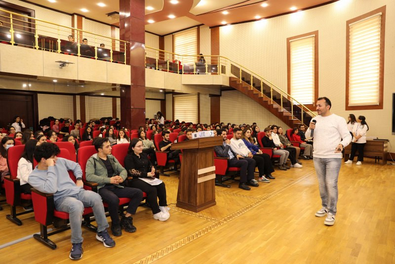 BDU-nun SABAH tələbələrinə “İngilis dilini öyrən – sıfırdan sonsuzadək” mövzusunda təlim keçirilib