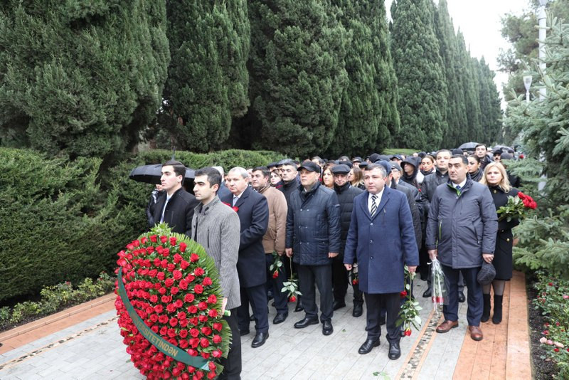 BDU kollektivi Fəxri xiyabanı ziyarət edib