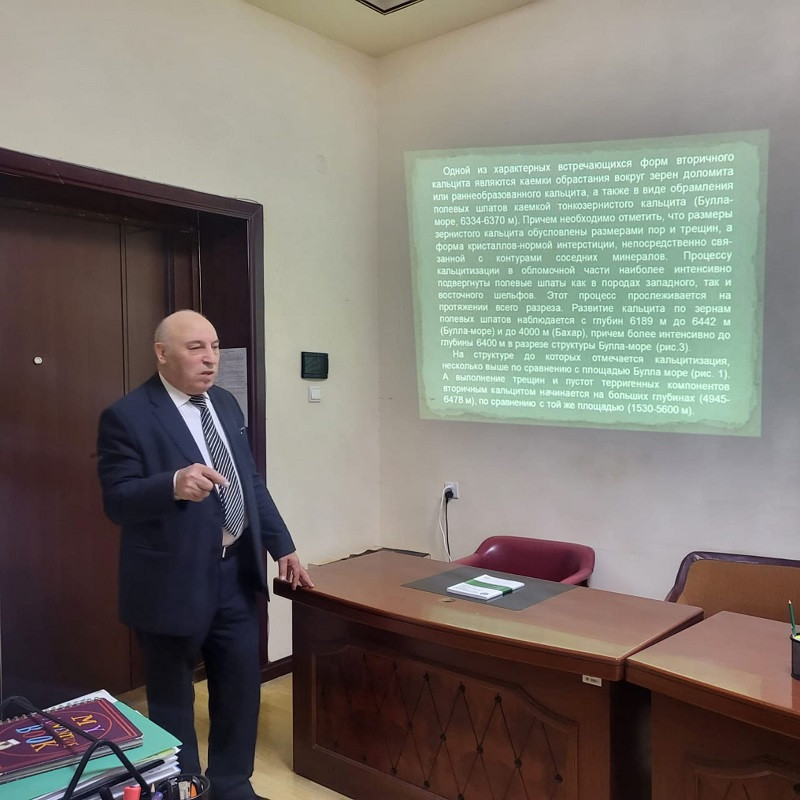 Geologiya fakültəsinin növbəti seminarı