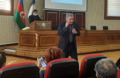 Yaponiyanın Osaka Metropolitan Universitetinin professoru BDU-da elmi seminarda məruzə edib