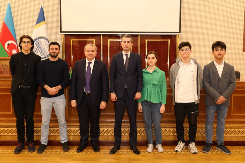 BDU-nun nəzdində “Gənc istedadlar” liseyinin “Sabahın alimləri” XII Respublika müsabiqəsində qalib gələn şagirdləri təltif olunublar