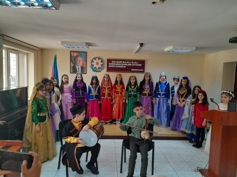 “Gənc istedadlar” liseyində “Yurdumuza yaz gəlir...” adlı ədəbi-bədii kompozisiya təşkil olunub