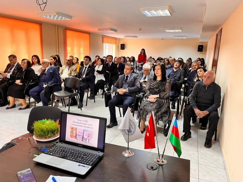 BDU-da yazıçı Güllü Məmmədovanın tarixi romanlarının müzakirəsi keçirilib