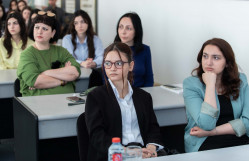 DOST AGENTLİYİNİN NÜMAYƏNDƏ HEYƏTİ TƏLƏBƏLƏRLƏ GÖRÜŞÜB