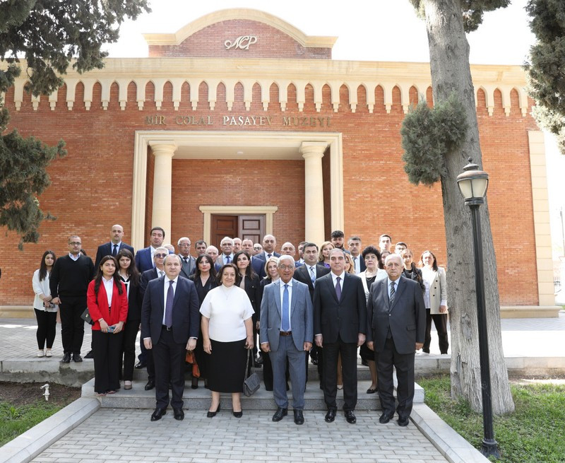 BDU-nun professor-müəllim heyəti Gəncədə Mir Cəlal Paşayevin ev-muzeyini ziyarət edib