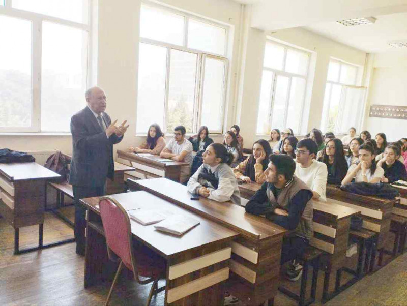 "Cəmiyyətin sosial problemləri" adlı tədbir keçirilib. 