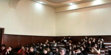 “Fizika bu gün”adlı növbəti elmi seminarı keçirilib