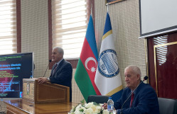 ABŞ-ın professoru elmi seminar təqdim etdi