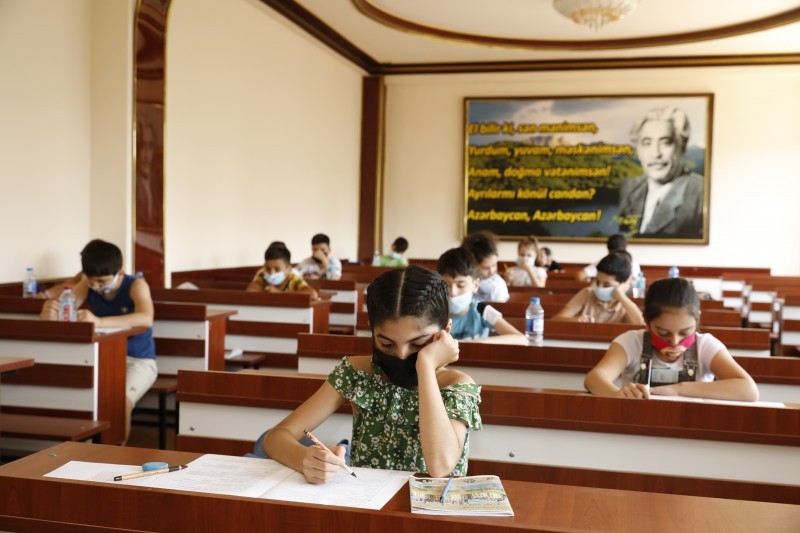 BDU-nun nəzdində “Gənc istedadlar” liseyinə şagirdlərin qəbul imtahanı keçirilib