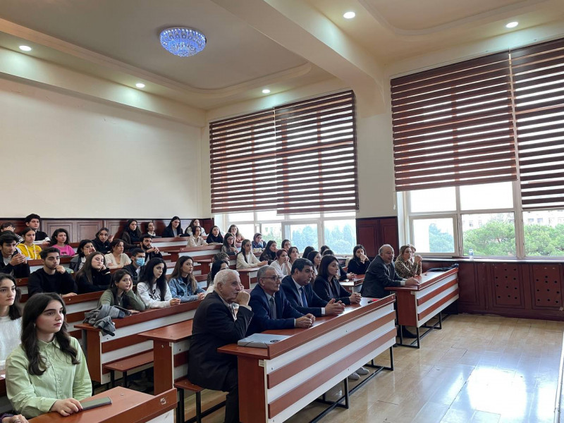 Fizika fakültəsi Tələbə Elmi Cəmiyyətinin elmi seminarı keçirilib