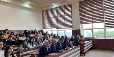 Fizika fakültəsi Tələbə Elmi Cəmiyyətinin elmi seminarı keçirilib