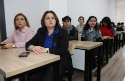 Milli Məclisin deputatı Elşad Mirbəşiroğlu BDU-nun Jurnalistika fakültəsinin tələbələrinə mühazirə oxuyub