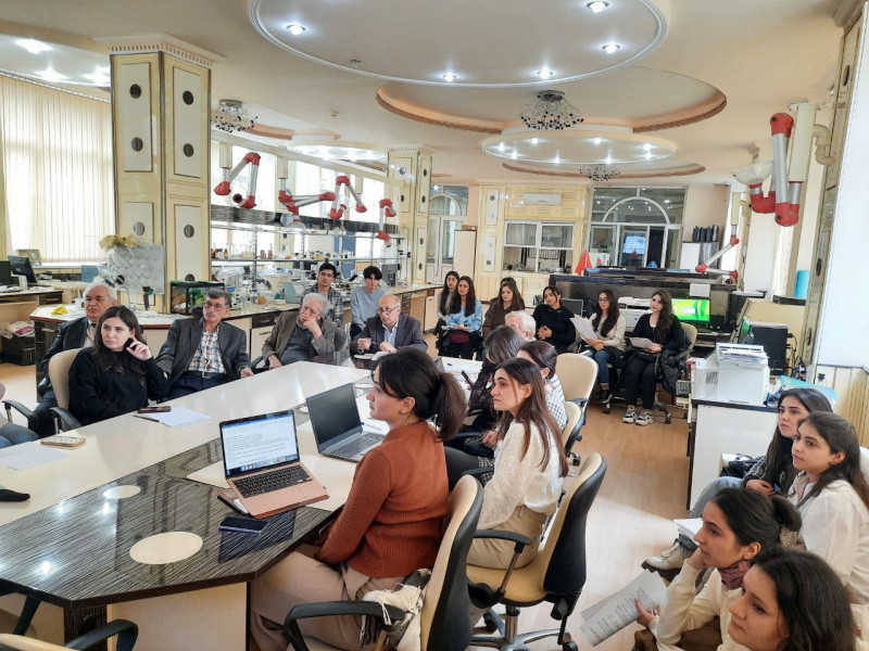 BDU-da nanokompozit təbəqələrin hazırlanması və istifadəsinə dair elmi seminar keçirilib