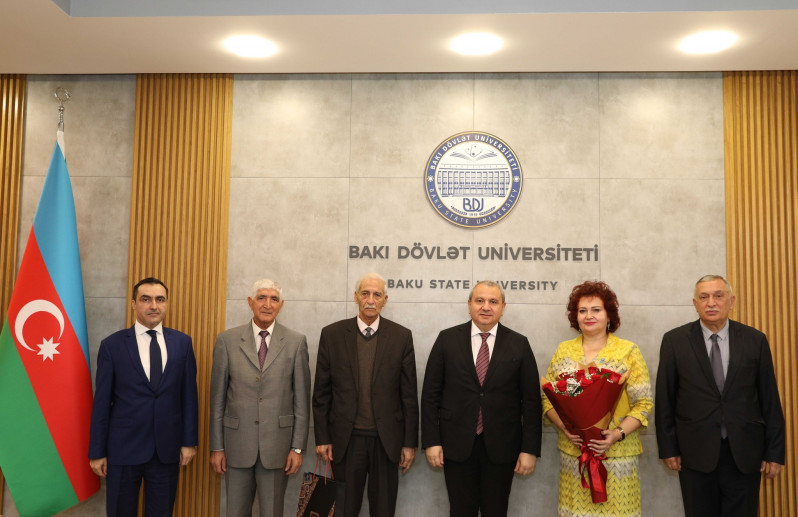 Abuyəli Hüseyinliyə “Azərbaycan Respublikası qabaqcıl təhsil işçisi” döş nişanı təqdim edilib.