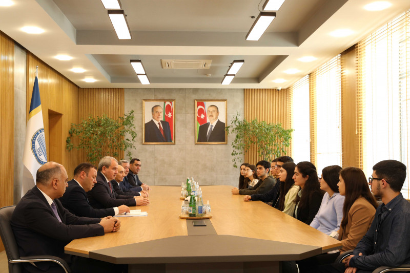 Prezident təqaüdünə layiq görülmüş BDU tələbələri ilə görüş