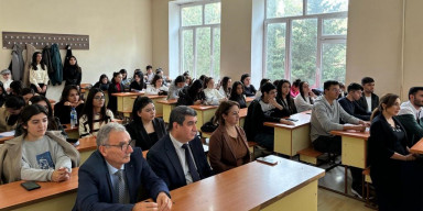 Fizika fakültəsi Tələbə Elmi Cəmiyyətinin elmi seminarı keçirilib