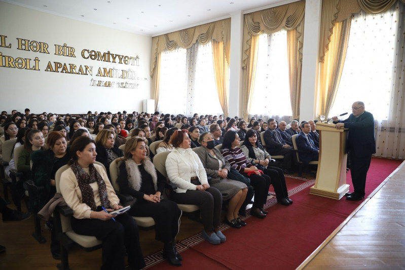 Fizika fakültəsinin professoru Gəncə Dövlət Universitetində ustad dərsləri keçib