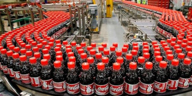 Tələbələr  “Coca-Cola” şirkətinin zavodunda