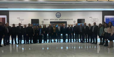 Fizika fakültəsində tələbələrin professor Vaqif Salmanovla görüşü keçirilib.