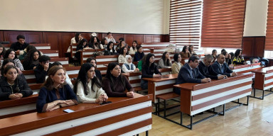 Fizika fakültəsi Tələbə Elmi Cəmiyyətinin elmi seminarı keçirilib