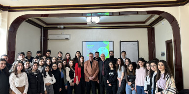 Yazıçı Elçin Hüseynbəylinin tələbələr üçün seminarı baş tutub