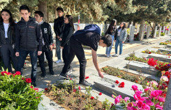 ’Aprel döyüşlərinin’’ il dönümü ilə bağlı Coğrafiya fakültəsinin bir qrup müəllim- tələbə heyyəti 2 Saylı Fəxri Xiyabanı ziyarət etdilər