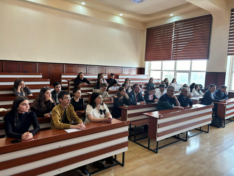 Fizika fakültəsi Tələbə Elmi Cəmiyyətinin elmi seminarı keçirilib