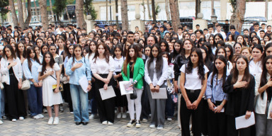 BDU-nun nəzdində “Gənc istedadlar” liseyində, İqtisadiyyat və Humanitar Kollecdə və Qazax filialında Bilik Günü