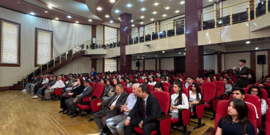 Tarix fakültəsində birinci kursa qəbul olan tələbələr ilə görüş keçirilib.