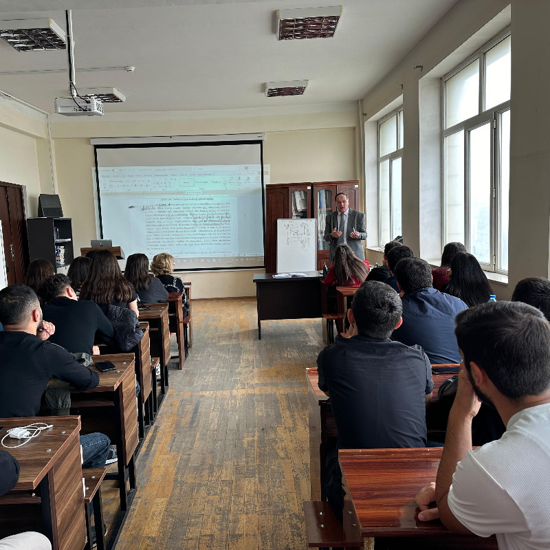 "Tarixi tədqiqatlarda riyazi metodlardan istifadənin əhəmiyyəti"  mövzusunda elmi seminarı keçirilmişdir.