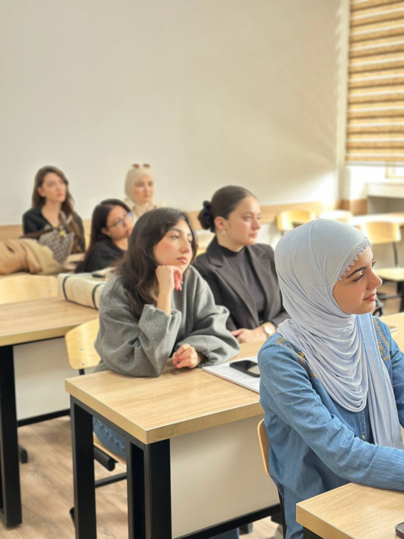 BDU-nun Psixoloji yardım sektorunun “Oxu klubu”nda tələbələrlə görüş