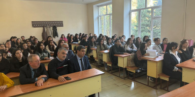 Fizika fakültəsi Tələbə Elmi Cəmiyyətinin elmi seminarı keçirilib