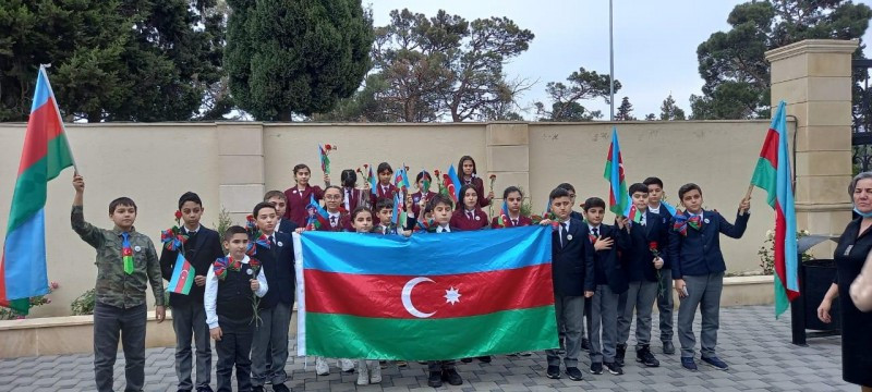 "Gənc İstedadlar Liseyi"nin şagirdləri Polad Həşimovun xatirəsini andılar