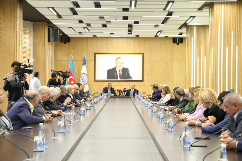 BDU və Mətbuat Şurası COP29 ərəfəsində Azərbaycana qarşı informasiya hücumlarının məqsədlərinə dair dəyirmi masa keçirib