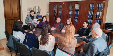 “Rus dili dərslərində leksik materialın üzərində işləmə üsulları” mövzusunda elmi seminar