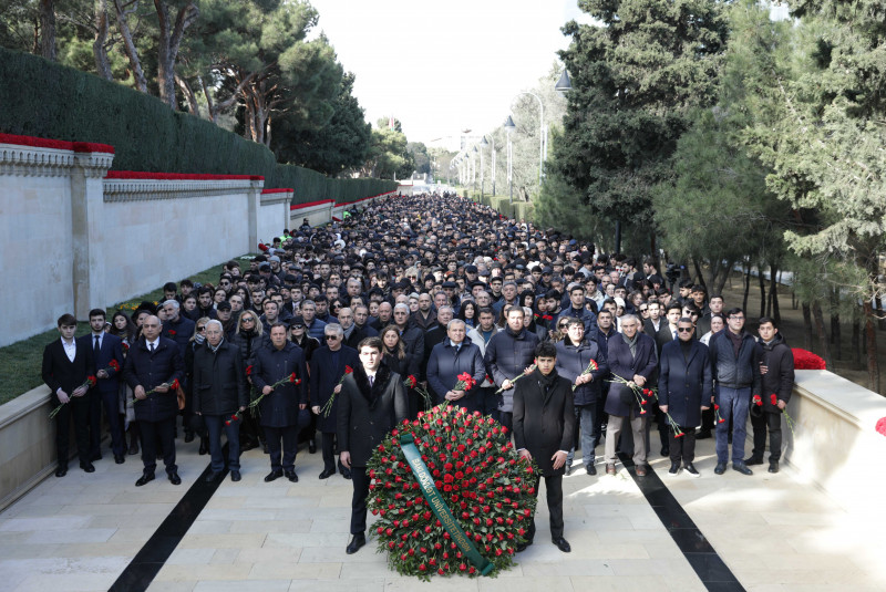 BDU kollektivi Şəhidlər xiyabanını ziyarət edib