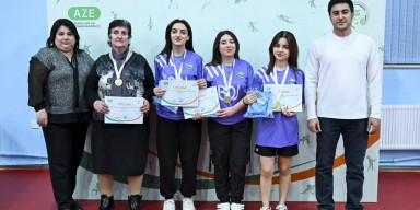 BDU-nun qadınlardan ibarək stolüstü tennis komandası birinci olub