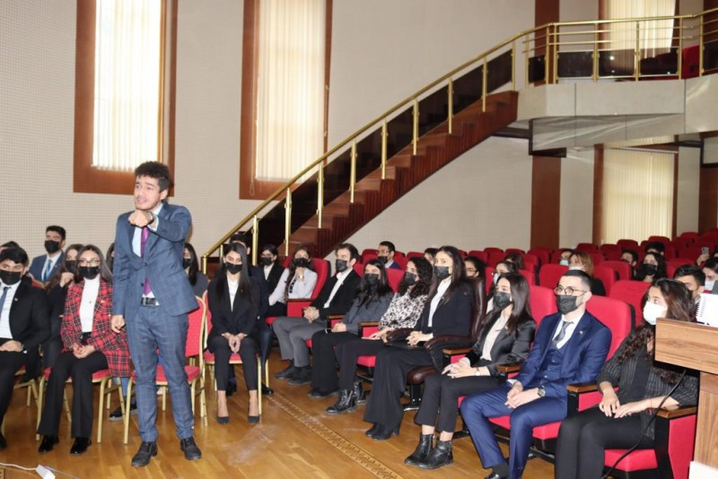 BDU-da parlament debatı təşkil olunub