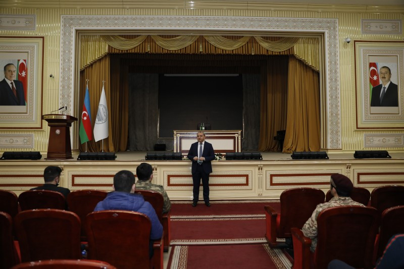 Rektor Elçin Babayev BDU-nun tələbə qazilərilə görüşüb