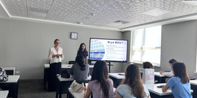 BDU əməkdaşları təhsil sərgisində abituriyentlər üçün infossesiya keçirib