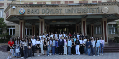 BDU rektoru abituriyentlərlə görüşüb