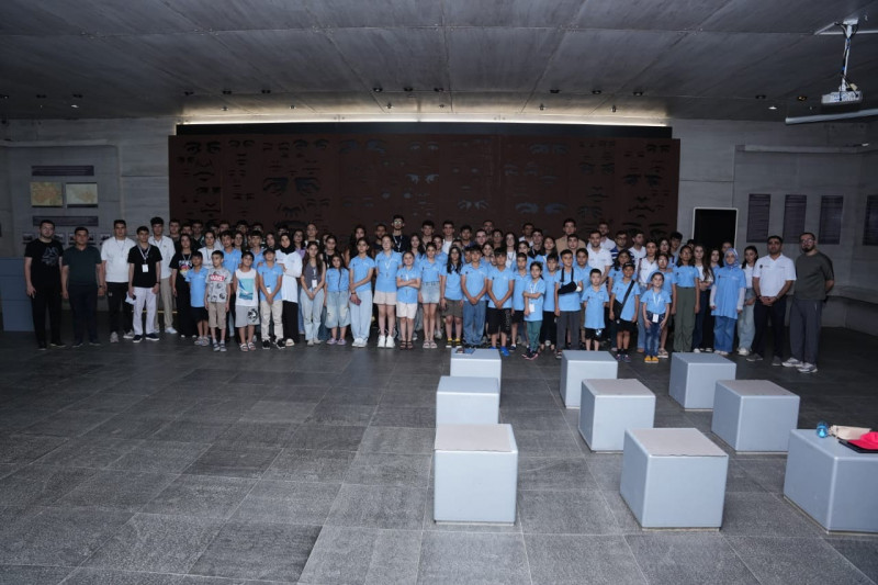 "Konstitusiya və Suverenlik İli"nə həsr olunmuş Yay düşərgəsinin iştirakçıları Quba Soyqırımı Memorial Kompleksində