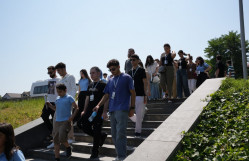 "Konstitusiya və Suverenlik İli"nə həsr olunmuş Yay düşərgəsinin iştirakçıları Quba Soyqırımı Memorial Kompleksində