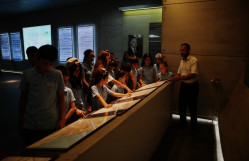 "Konstitusiya və Suverenlik İli"nə həsr olunmuş Yay düşərgəsinin iştirakçıları Quba Soyqırımı Memorial Kompleksində